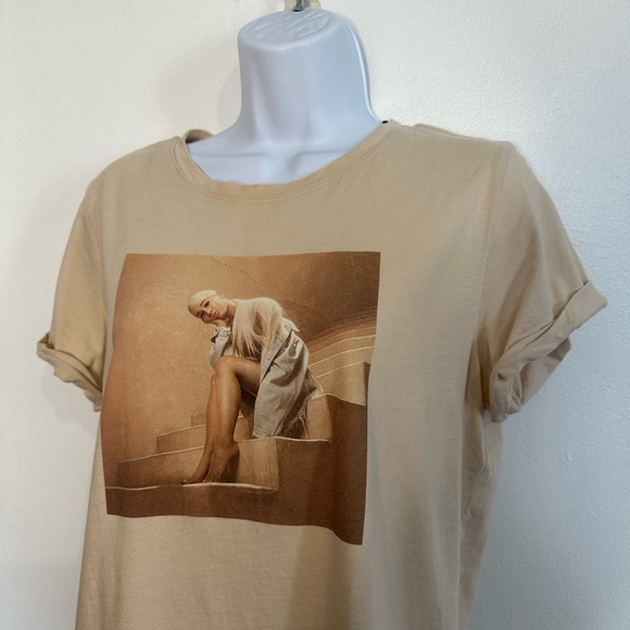 2018 H&M Ariana Grande Sweetner Shirt Womens Small Beige Brown Music Concert - Picture 3 of 7